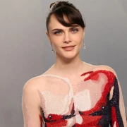 Oscar za najčudniju haljinu ide...: Cara Delevingne pojavila se u 'mi&scaron;ićavoj haljini' i pamučnim prugastima čarapama