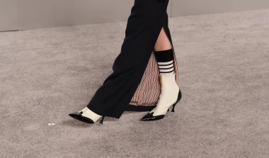 Oscar za najčudniju haljinu ide...: Cara Delevingne u 'mi&scaron;ićavoj haljini' i pamučnim čarapama