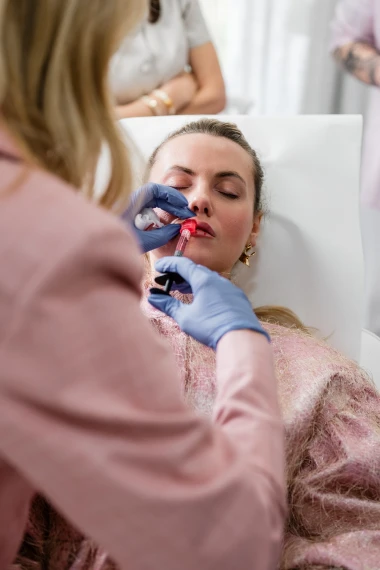 Usne koje izgledaju prirodno i zdravo: Upoznajte novi beauty hit