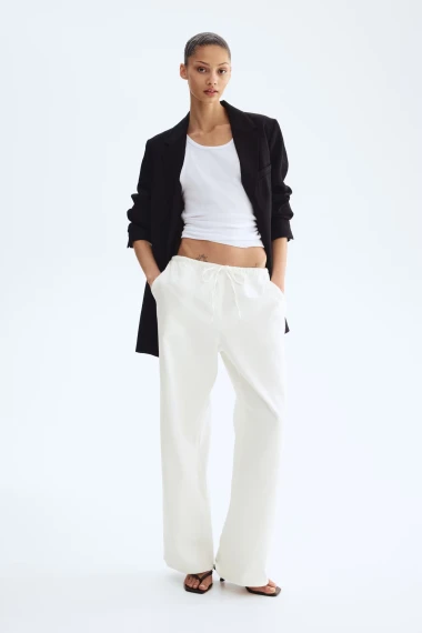 Bezvremenski komad za toplije dane: Bijele traperice u proljetnom izdanju