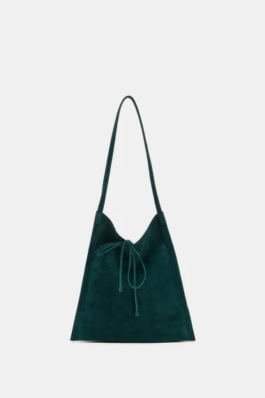 Chic i svestrane: Torbe od bru&scaron;ene kože vladaju proljetnim kolekcijama