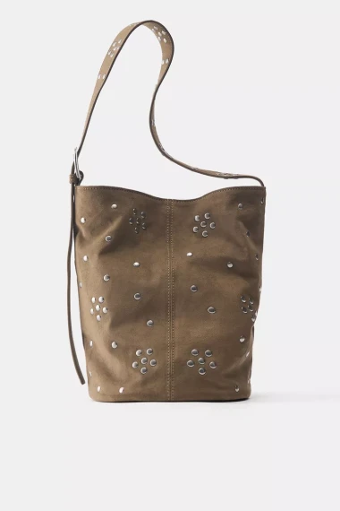 Chic i svestrane: Torbe od bru&scaron;ene kože vladaju proljetnim kolekcijama