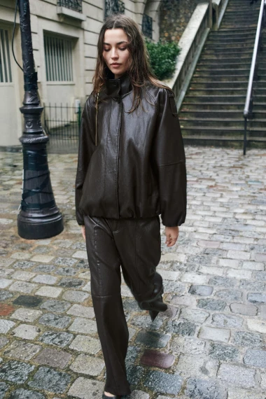 Bezvremenski klasik u novom ruhu: Zara kožne jakne koje obožavamo