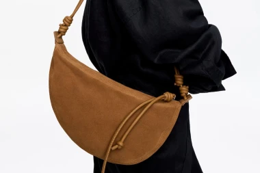 Chic i svestrane: Torbe od bru&scaron;ene kože vladaju proljetnim kolekcijama