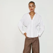 Povratak ženstvene siluete: Strukirane bluze i ko&scaron;ulje su opet in