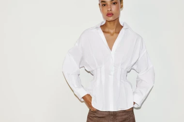 Povratak ženstvene siluete: Strukirane bluze i ko&scaron;ulje su opet in