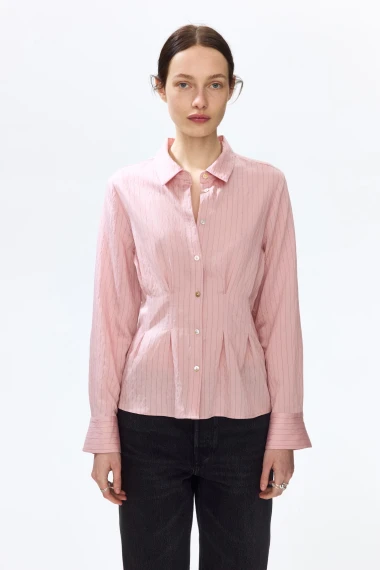 Povratak ženstvene siluete: Strukirane bluze i ko&scaron;ulje su opet in