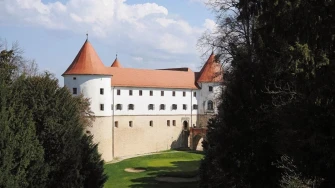 Proljeće u Dvorcu Mokrice - nedjeljni ručak, partija golfa i izlet bez slovenske vinjete