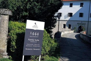 Proljeće u Dvorcu Mokrice - nedjeljni ručak, partija golfa i izlet bez slovenske vinjete