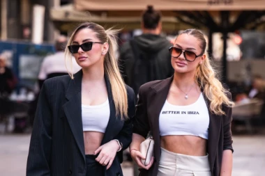 Mlade, zgodne i modno usklađene: Ove dvije prijeteljice sa &scaron;pice ukrale su svu pažnju