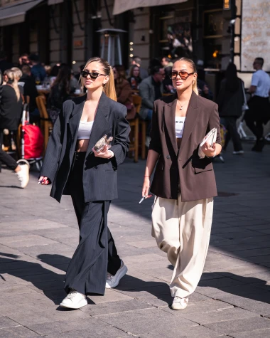 Mlade, zgodne i modno usklađene: Ove dvije prijeteljice sa &scaron;pice ukrale su svu pažnju