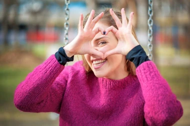 Horoskop za ponedjeljak: Ovnovi bi mogli upoznati nekog zanimljivog, lavovi izvrsno surađuju s drugima