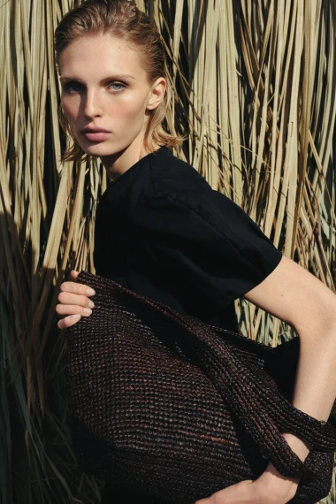 Ljeto jo&scaron; nije stiglo, ali pletene torbe već jesu: Zara i Massimo Dutti imaju nove modele