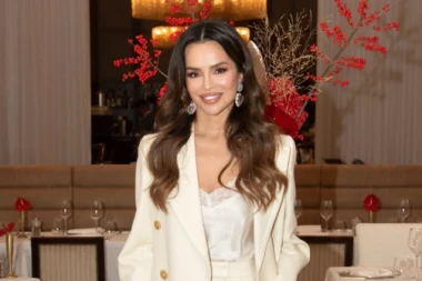 Severina ponovno odu&scaron;evila stylingom, a pažnju privlači vrlo neobična torbica s porukom