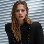 Donosimo 10 statement jakni iz Zare koje izgledaju kao s modne piste