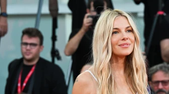 Sienna Miller o trudnoći u 44. godini: 'Za&scaron;to ne osuđujemo mu&scaron;karce koji postaju očevi u 80-ima?'