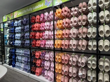 Fenomen Crocsica: Estetski zločin ili najudobnija obuća na svijetu?