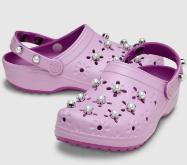 Fenomen Crocsica: Estetski zločin ili najudobnija obuća na svijetu?