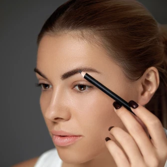 Precizne, postojane i pristupačne: Najbolje olovke za obrve iz drogerija