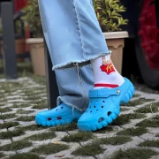 Fenomen Crocsica: Estetski zločin ili najudobnija obuća na svijetu?