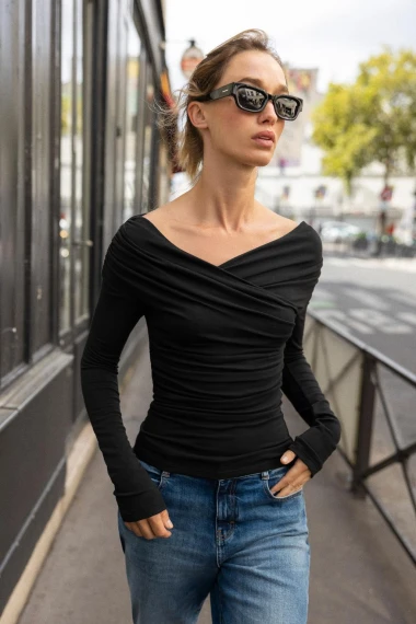 Minimalizam 90-ih opet vlada: Otkrivamo crne komade koji idu uz sve