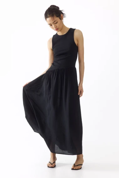 Minimalizam 90-ih opet vlada: Otkrivamo crne komade koji idu uz sve