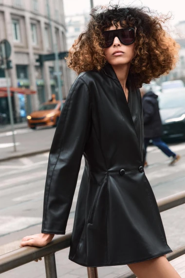 Minimalizam 90-ih opet vlada: Otkrivamo crne komade koji idu uz sve