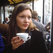 Minimalizam 90-ih opet vlada: Otkrivamo crne komade koji idu uz sve