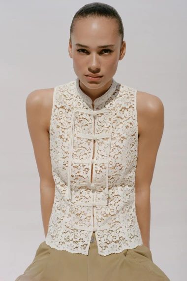 Koji vam je najljep&scaron;i? Odabrali smo 20 bluza i topova iz nove Zarine kolekcije