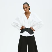 Od ureda do kave u gradu: Bijele bluze i ko&scaron;ulje za svaku priliku