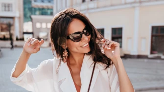 Od ureda do kave u gradu: Bijele bluze i ko&scaron;ulje za svaku priliku