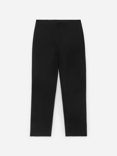 Nostalgija koja traje: 5 modela hlača iz 90-ih koje opet viđamo posvuda