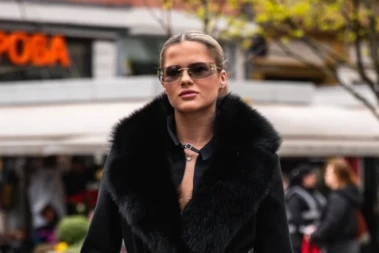 Pogledajte ovu besprijekornu kombinaciju: Ona je dokaz da crna nikad ne izlazi iz mode