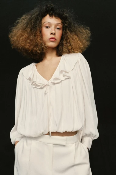 Romantične proljetne bluze: Najženstveniji trend koji obožavamo ove sezone