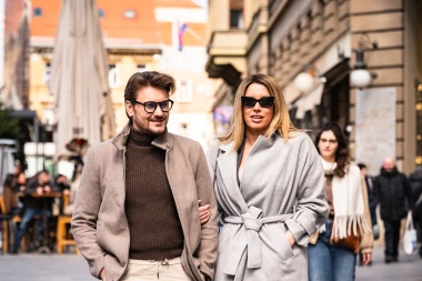 Nives Celzijus mamila poglede na subotnjoj &scaron;pici: Mini haljina i mrežaste čarape za &scaron;etnju centrom Zagreba