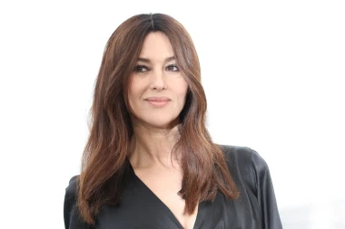 Istaknite struk, osvojite pogled: Modni trikovi za figuru pje&scaron;čanog sata