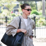 Sunčane naočale iz 90-ih ponovno su hit: Evo kako ih nositi danas