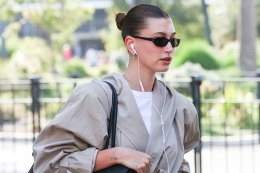 Sunčane naočale iz 90-ih ponovno su hit: Evo kako ih nositi danas