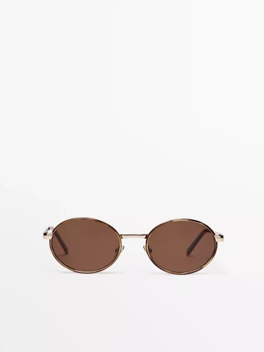 Sunčane naočale iz 90-ih ponovno su hit: Evo kako ih nositi danas