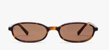 Sunčane naočale iz 90-ih ponovno su hit: Evo kako ih nositi danas