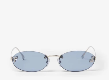 Sunčane naočale iz 90-ih ponovno su hit: Evo kako ih nositi danas