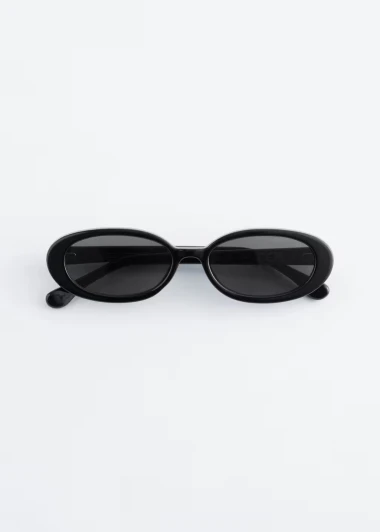 Sunčane naočale iz 90-ih ponovno su hit: Evo kako ih nositi danas