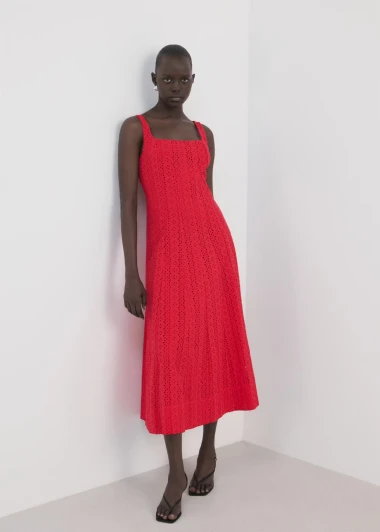 Jarko crvena je hit i ovog proljeća: Otkrivamo kako je nositi i gdje pronaći najbolje komade