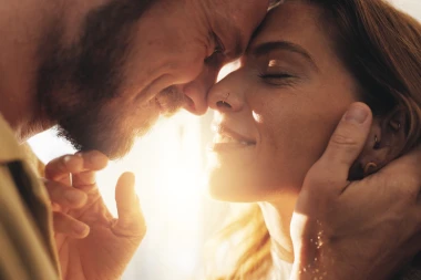 Ljubavni horoskop za travanj: Uran pokreće revoluciju, a zvijezde donose strast