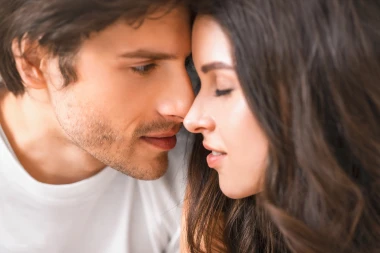 Ljubavni horoskop za travanj: Uran pokreće revoluciju, a zvijezde donose strast