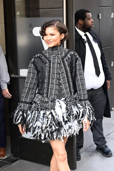 Zendaya osvojila New York s dva outfita: Od romantičnog vela do perja u jednom jutru