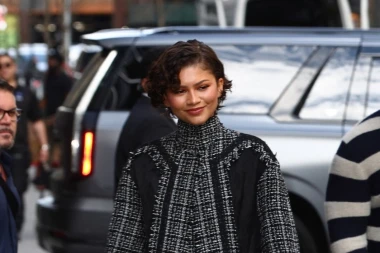 Zendaya osvojila New York s dva outfita: Od romantičnog vela do perja u jednom jutru