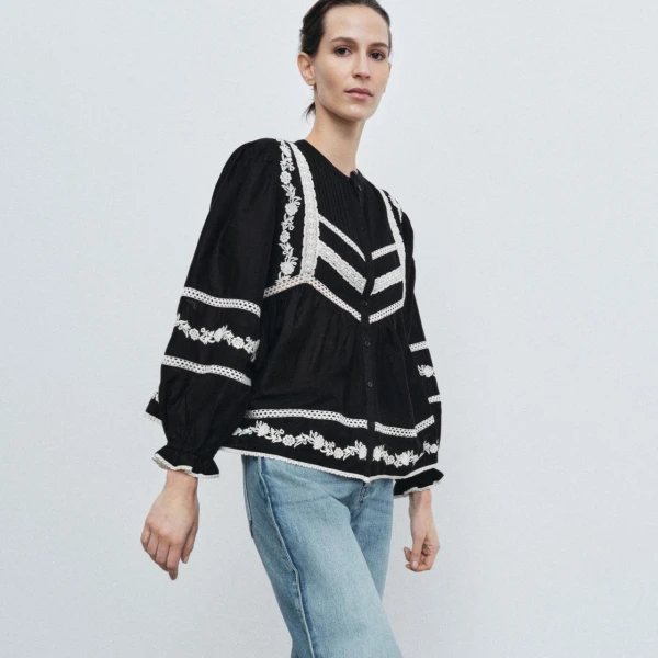 Trend koji obožavamo: Bluze s vezom savr&scaron;ene za traperice i suknje