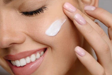 Kako koži vratiti sjaj? Navike i proizvodi koje već danas možete uključiti u rutinu