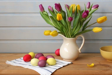 Ne, nije ludost: Ovaj čudan trik održat će tvoje uskrsno cvijeće u vazi svježim danima